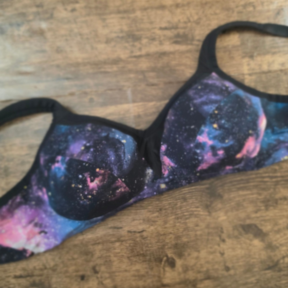 TORRID Sports Bra Womens 42DDD Black Galaxy Print Active Wireless‎ Molded Cup
